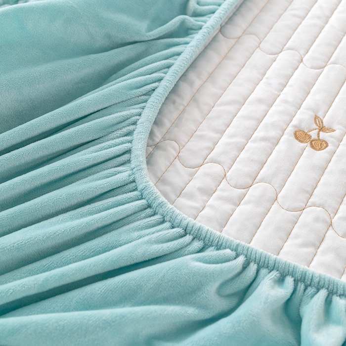 91家纺网 家纺一手货源 找家纺 沐纯家居 2025新款婴儿绒樱桃刺绣夹棉床笠 单件床笠 碧落蓝