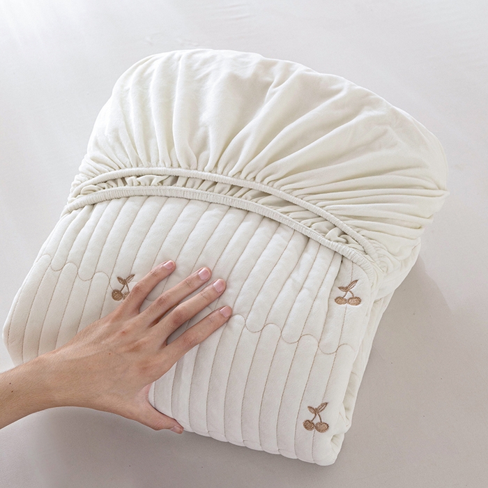 沐纯家居 2025新款婴儿绒樱桃刺绣夹棉床笠 单件床笠 米月白