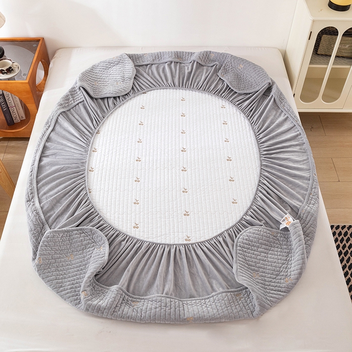 91家纺网 家纺一手货源 找家纺 沐纯家居 2025新款婴儿绒樱桃刺绣夹棉床笠 单件床笠 高级灰