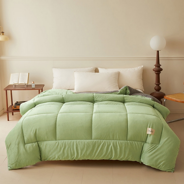 91家纺网 家纺一手货源 找家纺 雅颂缘2025新款牛奶绒冬被外贸跨境果绿拼灰