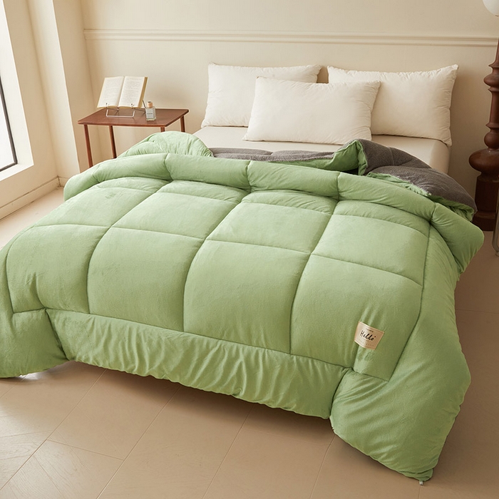 91家纺网 家纺一手货源 找家纺 雅颂缘2025新款牛奶绒冬被外贸跨境果绿拼灰