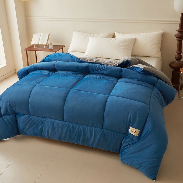 91家纺网 家纺一手货源 找家纺 雅颂缘2025新款牛奶绒冬被外贸跨境蓝拼灰