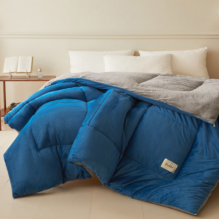 91家纺网 家纺一手货源 找家纺 雅颂缘2025新款牛奶绒冬被外贸跨境蓝拼灰