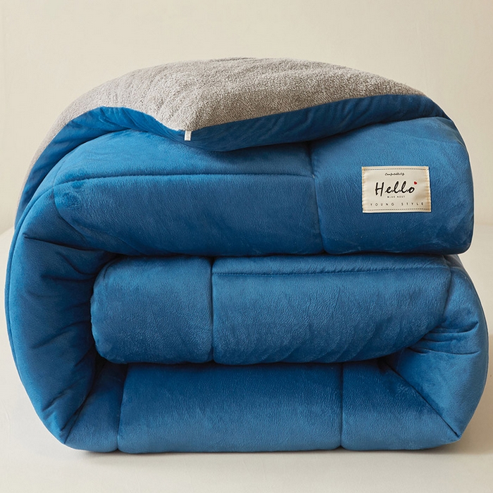 91家纺网 家纺一手货源 找家纺 雅颂缘2025新款牛奶绒冬被外贸跨境蓝拼灰