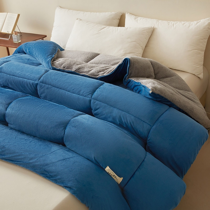 91家纺网 家纺一手货源 找家纺 雅颂缘2025新款牛奶绒冬被外贸跨境蓝拼灰