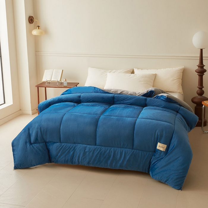 91家纺网 家纺一手货源 找家纺 雅颂缘2025新款牛奶绒冬被外贸跨境蓝拼灰