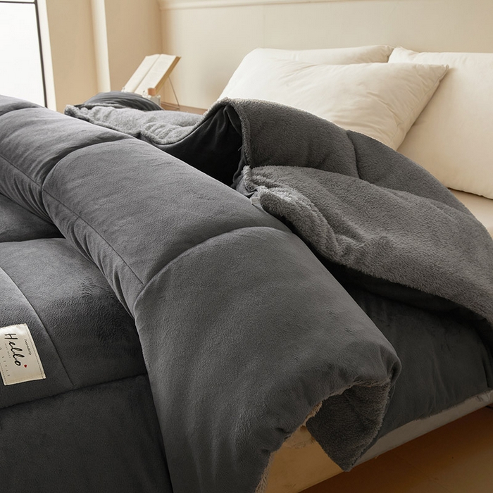 91家纺网 家纺一手货源 找家纺 雅颂缘2025新款牛奶绒冬被外贸跨境深灰拼灰