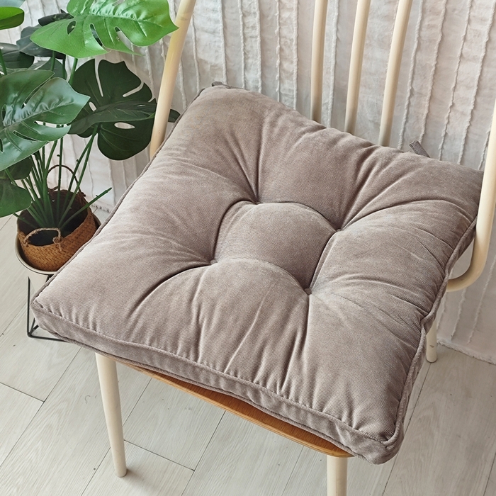 91家纺网 家纺一手货源 找家纺 （总）李帅家居 2025新款灯芯绒立体绑带坐垫加厚立体毛绒垫子