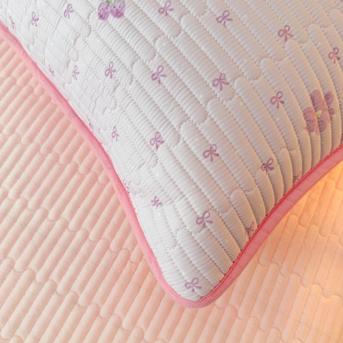 91家纺网 家纺一手货源 找家纺 雅萱家纺 2025新款棉加绒全棉填充双面可用多功能印花床盖 棉加绒棉花床盖-紫韵