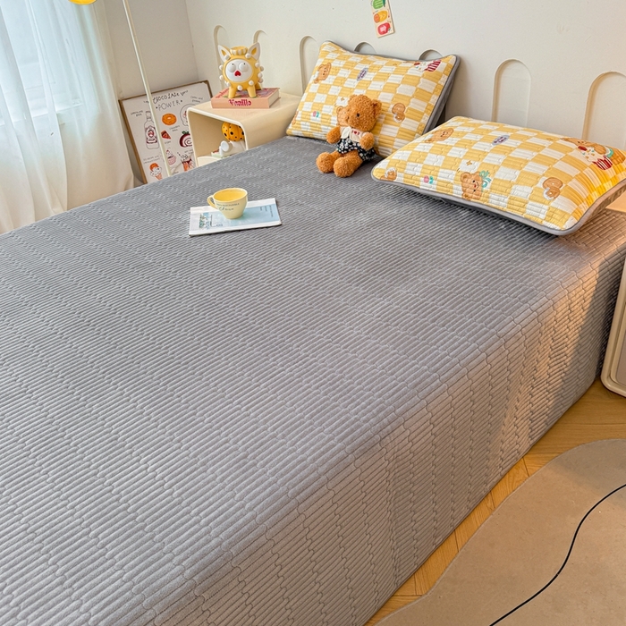 91家纺网 家纺一手货源 找家纺 雅萱家纺 2025新款棉加绒全棉填充双面可用多功能印花床盖 棉加绒棉花床盖-黄油曲奇