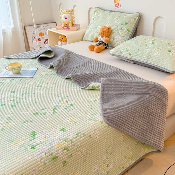 91家纺网 家纺一手货源 找家纺 雅萱家纺 2025新款棉加绒全棉填充双面可用多功能印花床盖 棉加绒棉花床盖-花漫盈香