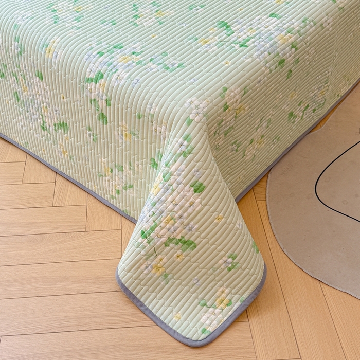 91家纺网 家纺一手货源 找家纺 雅萱家纺 2025新款棉加绒全棉填充双面可用多功能印花床盖 棉加绒棉花床盖-花漫盈香