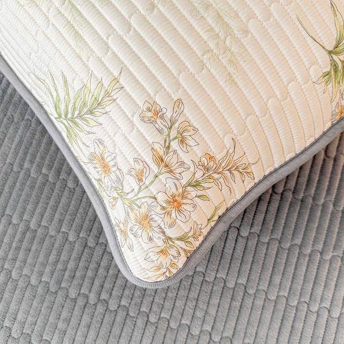 91家纺网 家纺一手货源 找家纺 雅萱家纺 2025新款棉加绒全棉填充双面可用多功能印花床盖 棉加绒棉花床盖-仙草