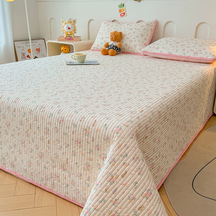 91家纺网 家纺一手货源 找家纺 雅萱家纺 2025新款棉加绒全棉填充双面可用多功能印花床盖 棉加绒棉花床盖-春日奇迹