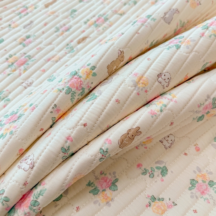 91家纺网 家纺一手货源 找家纺 雅萱家纺 2025新款棉加绒全棉填充双面可用多功能印花床盖 棉加绒棉花床盖-春日奇迹