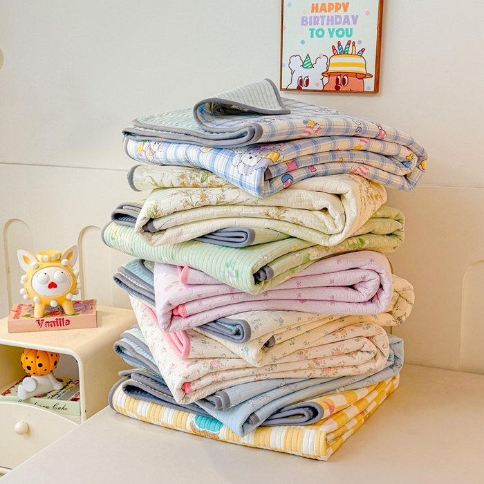 91家纺网 家纺一手货源 找家纺 雅萱家纺 2025新款棉加绒全棉填充双面可用多功能印花床盖 组合图仅供展示