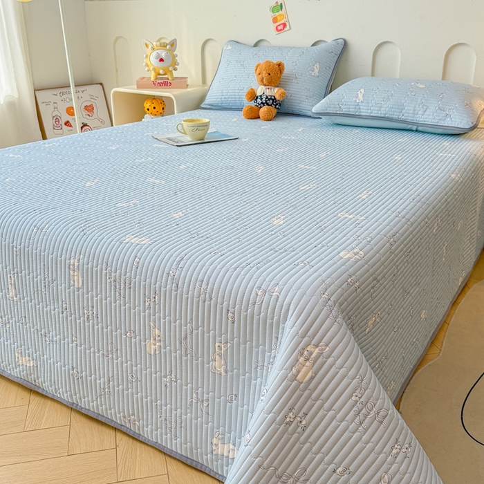 91家纺网 家纺一手货源 找家纺 雅萱家纺 2025新款棉加绒全棉填充双面可用多功能印花床盖 棉加绒棉花床盖-晴天小兔