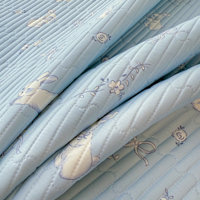 91家纺网 家纺一手货源 找家纺 雅萱家纺 2025新款棉加绒全棉填充双面可用多功能印花床盖 棉加绒棉花床盖-晴天小兔