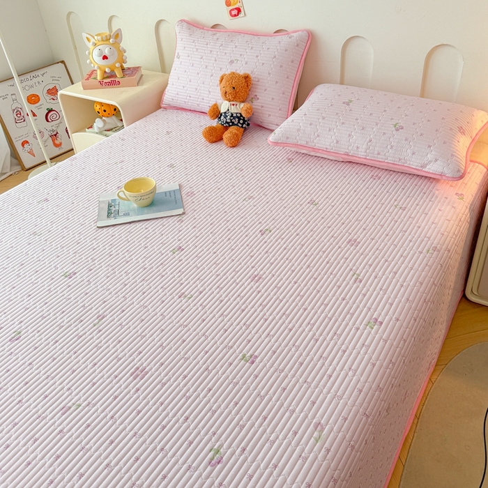 91家纺网 家纺一手货源 找家纺 雅萱家纺 2025新款棉加绒全棉填充双面可用多功能印花床盖 棉加绒棉花床盖-紫韵