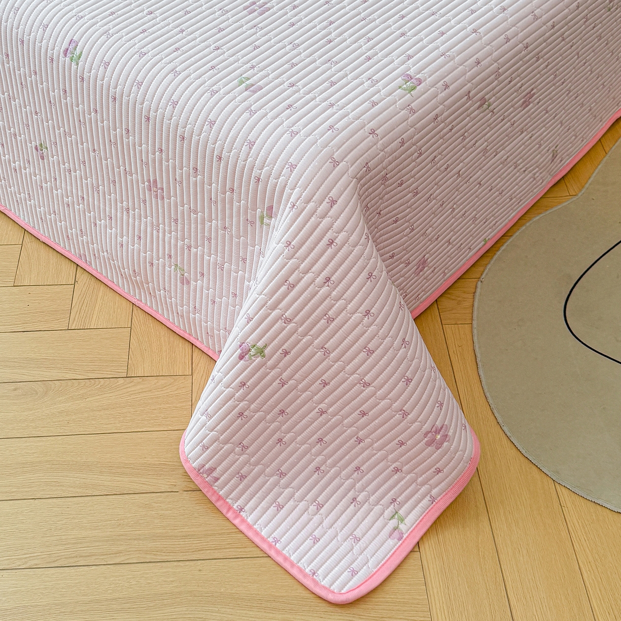 91家纺网 家纺一手货源 找家纺 雅萱家纺 2025新款棉加绒全棉填充双面可用多功能印花床盖 棉加绒棉花床盖-紫韵