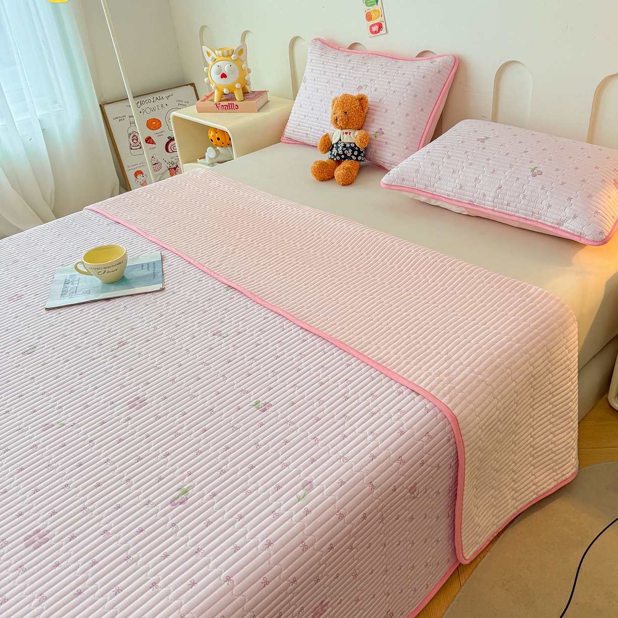 91家纺网 家纺一手货源 找家纺 雅萱家纺 2025新款棉加绒全棉填充双面可用多功能印花床盖 棉加绒棉花床盖-紫韵