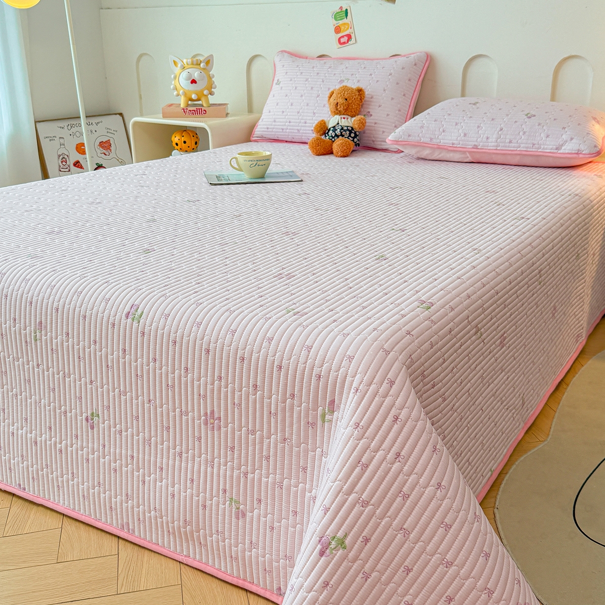 91家纺网 家纺一手货源 找家纺 雅萱家纺 2025新款棉加绒全棉填充双面可用多功能印花床盖 棉加绒棉花床盖-紫韵