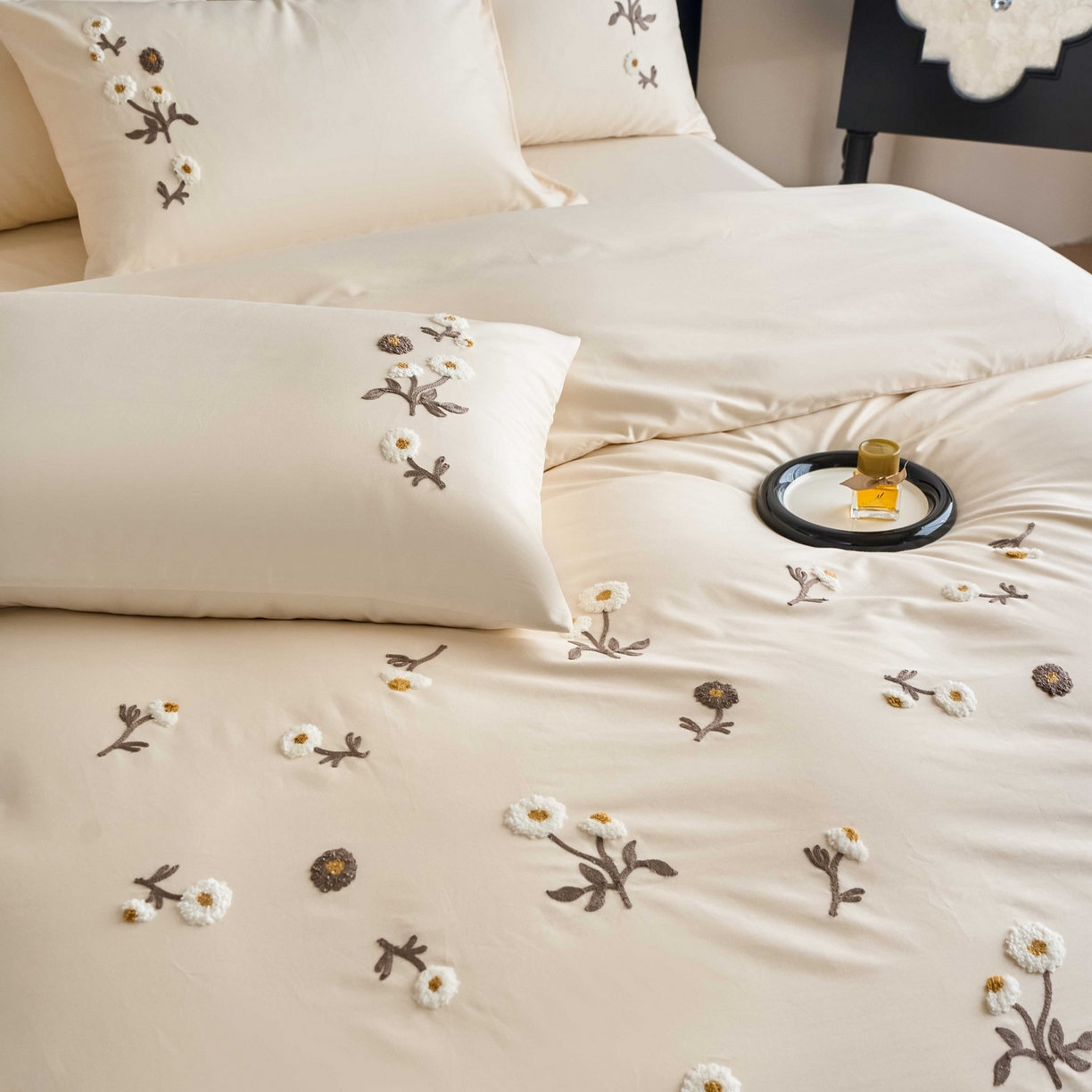 91家纺网 家纺一手货源 找家纺 悦然毛巾被 2025新款全棉纯棉斜纹毛巾绣四件套 花样年华奶白