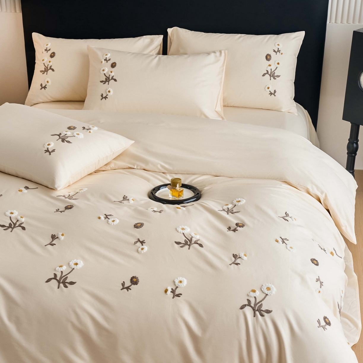 91家纺网 家纺一手货源 找家纺 悦然毛巾被 2025新款全棉纯棉斜纹毛巾绣四件套 花样年华奶白