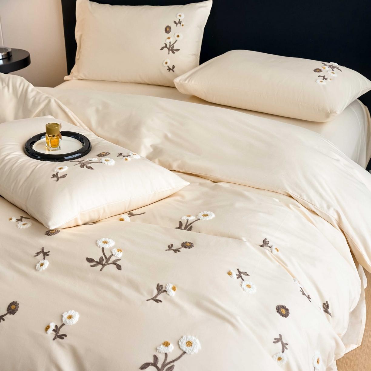 91家纺网 家纺一手货源 找家纺 悦然毛巾被 2025新款全棉纯棉斜纹毛巾绣四件套 花样年华奶白