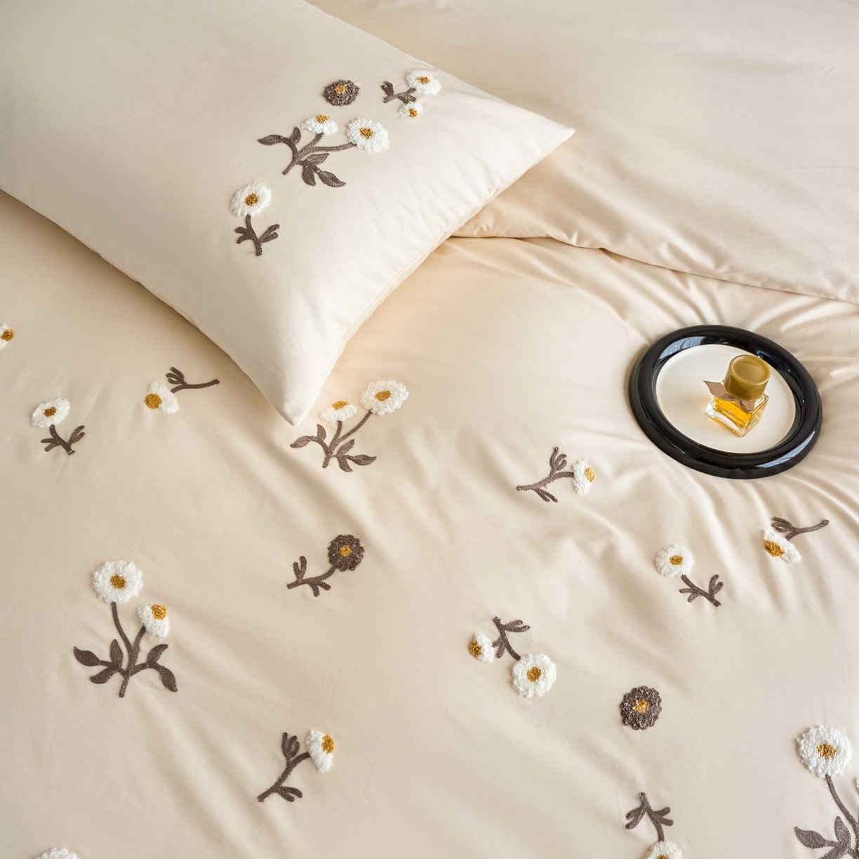 91家纺网 家纺一手货源 找家纺 悦然毛巾被 2025新款全棉纯棉斜纹毛巾绣四件套 花样年华奶白