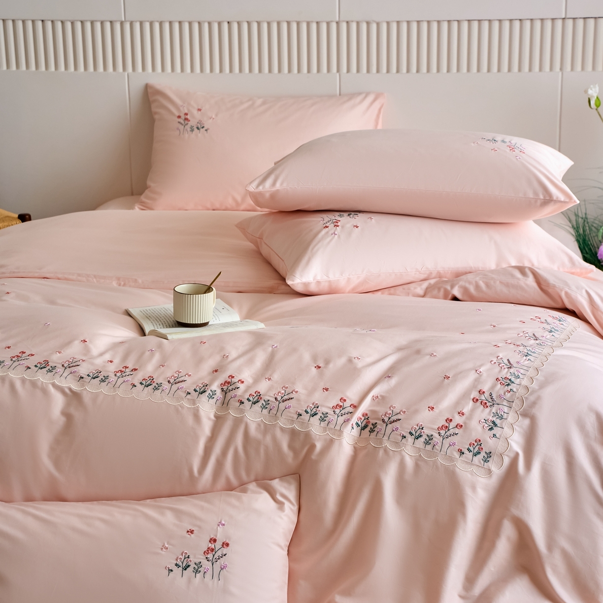 91家纺网 家纺一手货源 找家纺 悦然毛巾被 2025新款全棉纯棉斜纹毛巾绣四件套 春色满园粉色