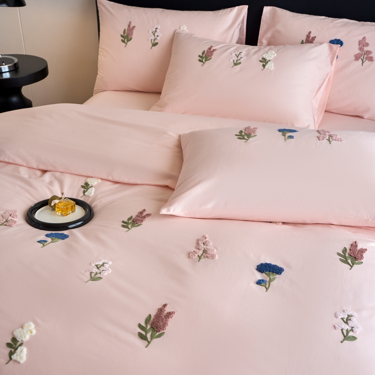 91家纺网 家纺一手货源 找家纺 悦然毛巾被 2025新款全棉纯棉斜纹毛巾绣四件套 浪漫花香-粉