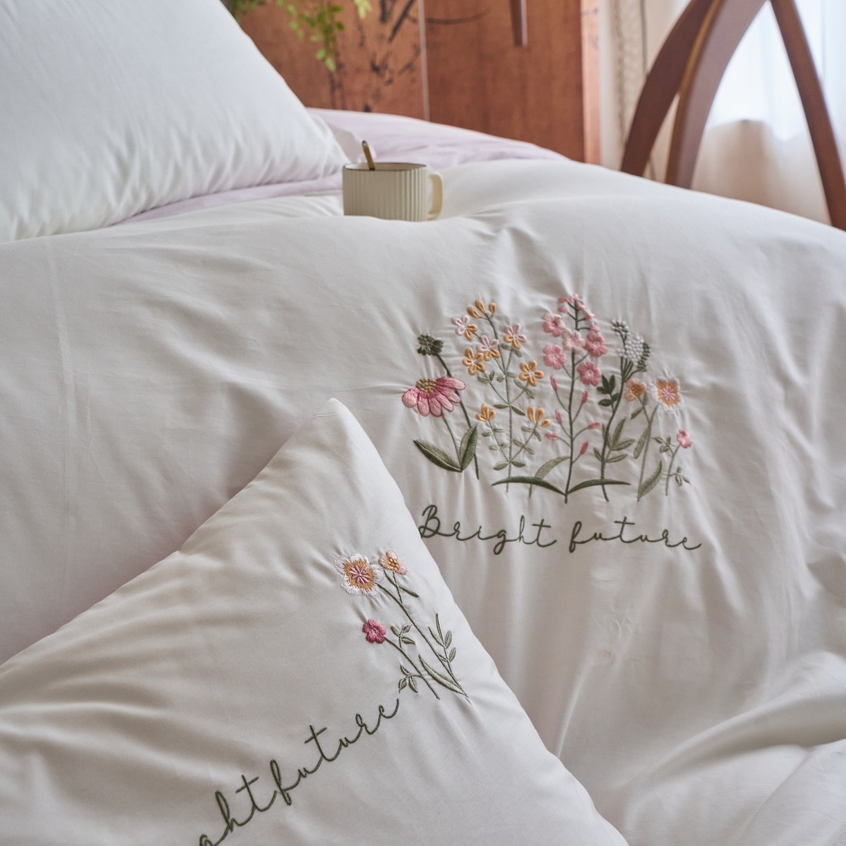 91家纺网 家纺一手货源 找家纺 悦然毛巾被 2025新款全棉纯棉斜纹毛巾绣四件套 花语情怀白+紫