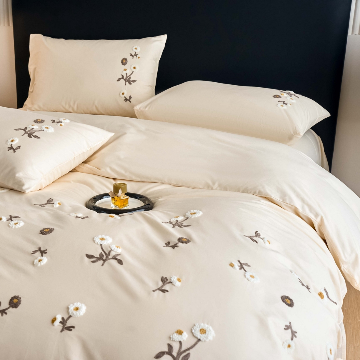 91家纺网 家纺一手货源 找家纺 悦然毛巾被 2025新款全棉纯棉斜纹毛巾绣四件套 花样年华奶白