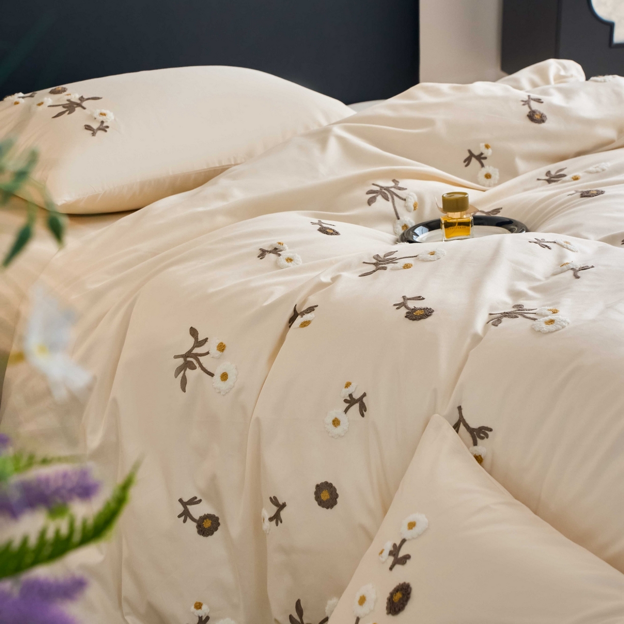 91家纺网 家纺一手货源 找家纺 悦然毛巾被 2025新款全棉纯棉斜纹毛巾绣四件套 花样年华奶白