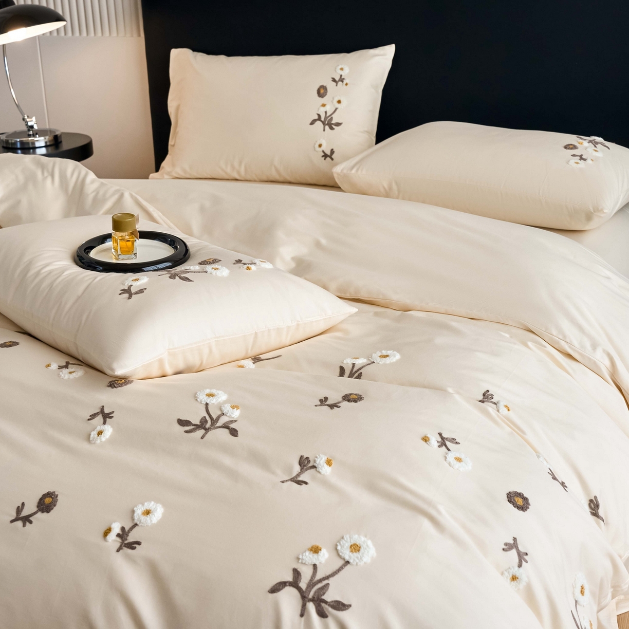 91家纺网 家纺一手货源 找家纺 悦然毛巾被 2025新款全棉纯棉斜纹毛巾绣四件套 花样年华奶白