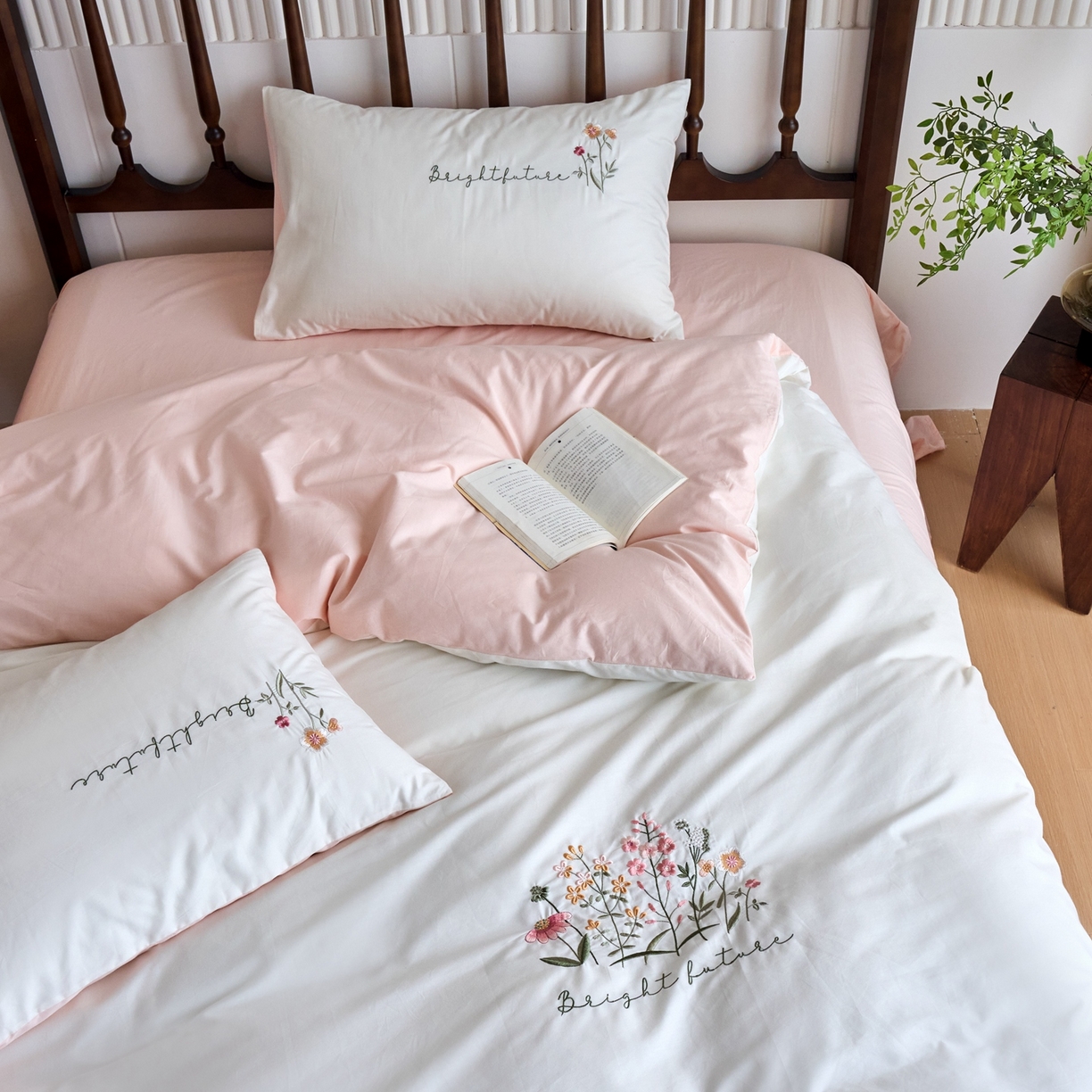 91家纺网 家纺一手货源 找家纺 悦然毛巾被 2025新款全棉纯棉斜纹毛巾绣四件套 花语情怀白+粉