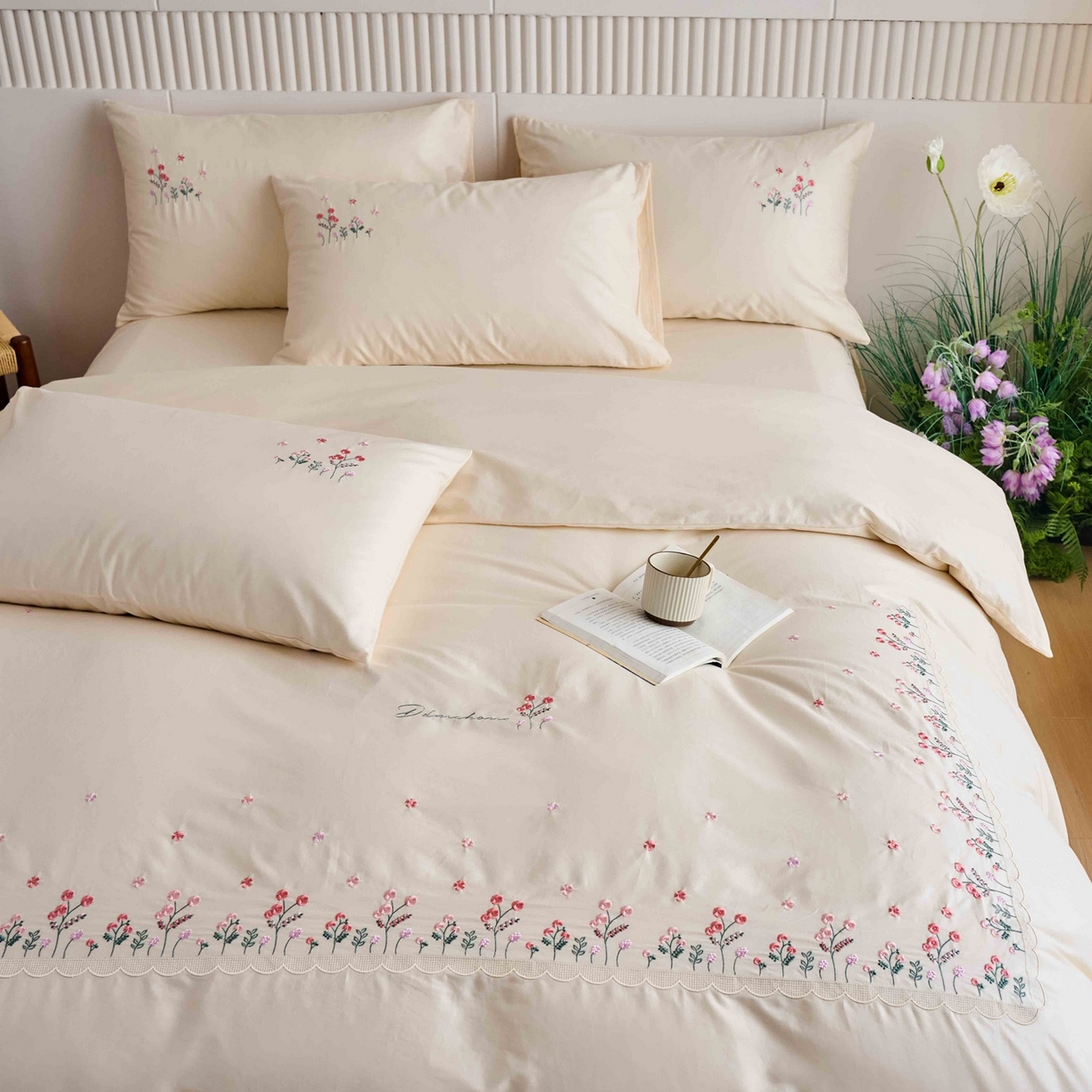 91家纺网 家纺一手货源 找家纺 悦然毛巾被 2025新款全棉纯棉斜纹毛巾绣四件套 春色满园米白