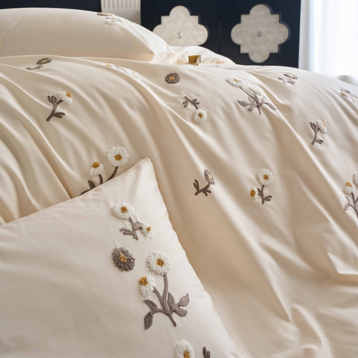 91家纺网 家纺一手货源 找家纺 悦然毛巾被 2025新款全棉纯棉斜纹毛巾绣四件套 花样年华奶白