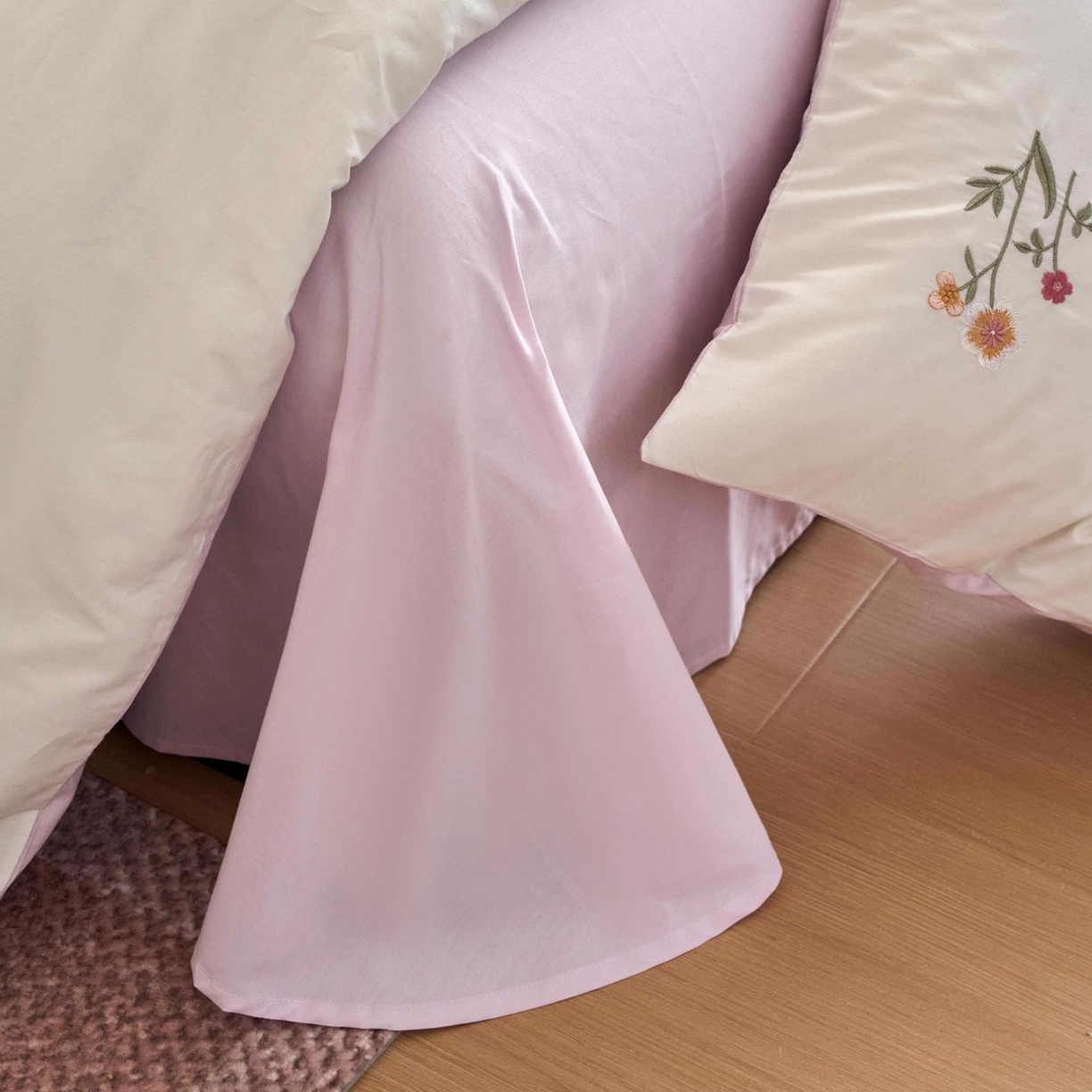 91家纺网 家纺一手货源 找家纺 悦然毛巾被 2025新款全棉纯棉斜纹毛巾绣四件套 花语情怀白+紫