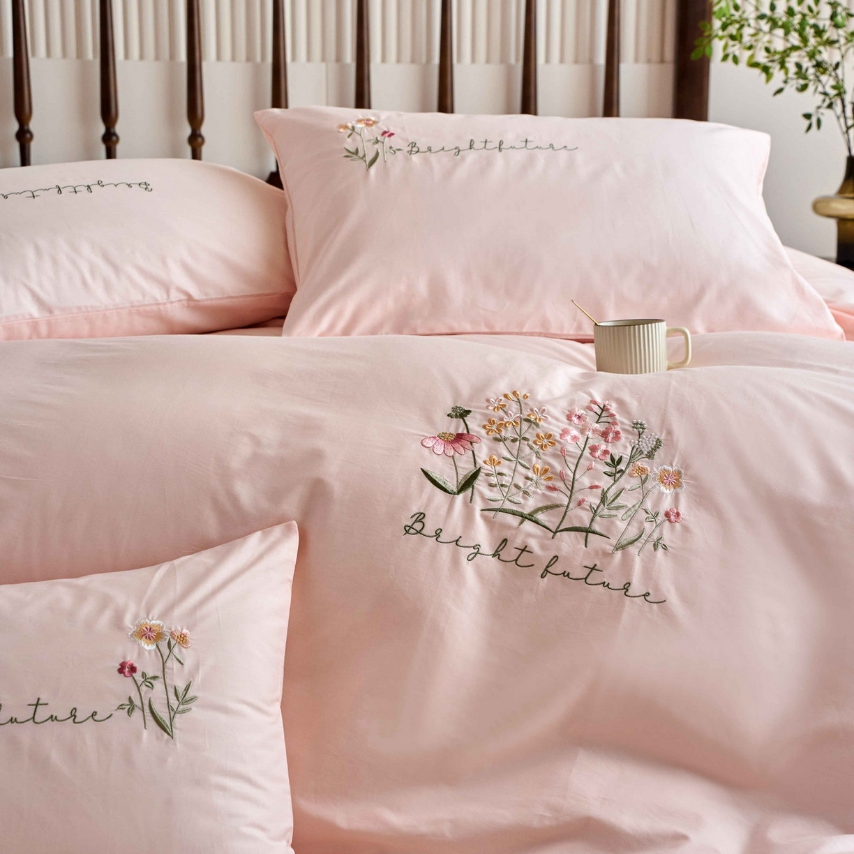 91家纺网 家纺一手货源 找家纺 悦然毛巾被 2025新款全棉纯棉斜纹毛巾绣四件套 花语情怀粉