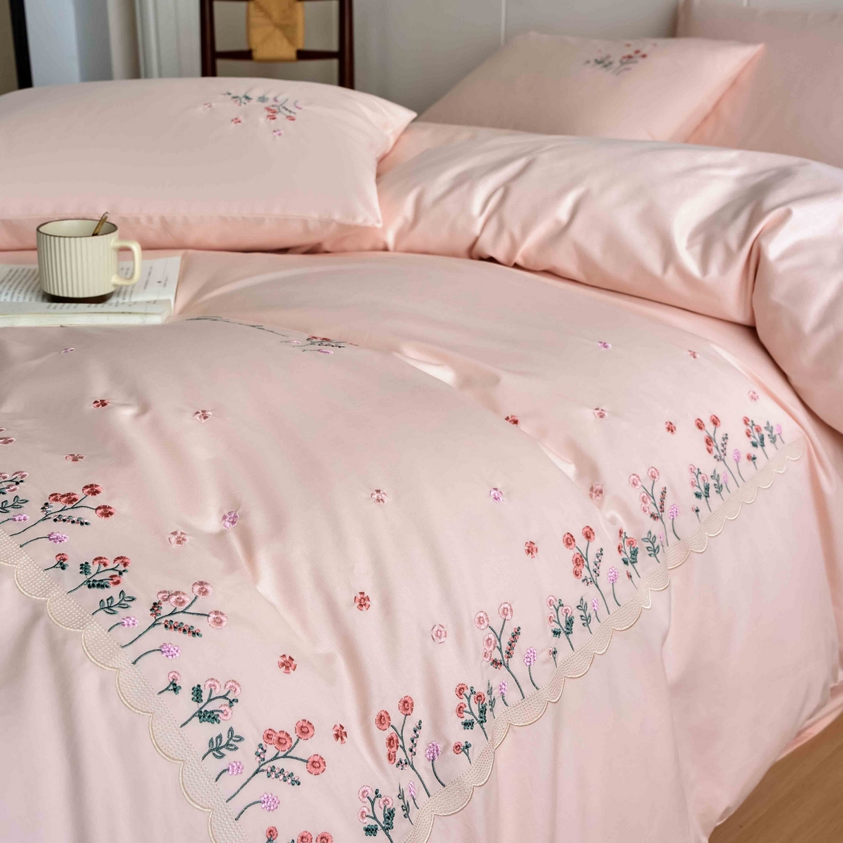 91家纺网 家纺一手货源 找家纺 悦然毛巾被 2025新款全棉纯棉斜纹毛巾绣四件套 春色满园粉色