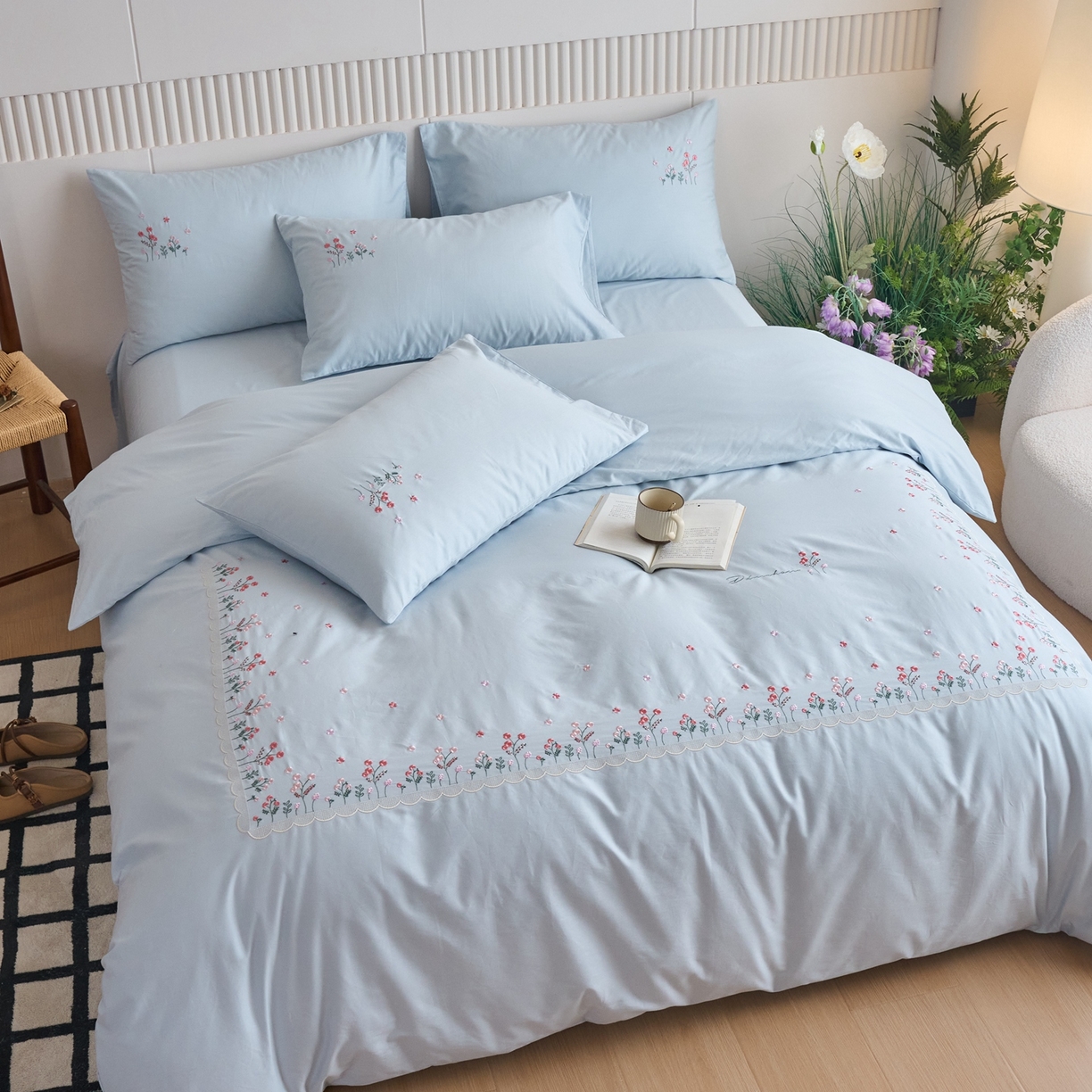 91家纺网 家纺一手货源 找家纺 悦然毛巾被 2025新款全棉纯棉斜纹毛巾绣四件套 春色满园蓝色