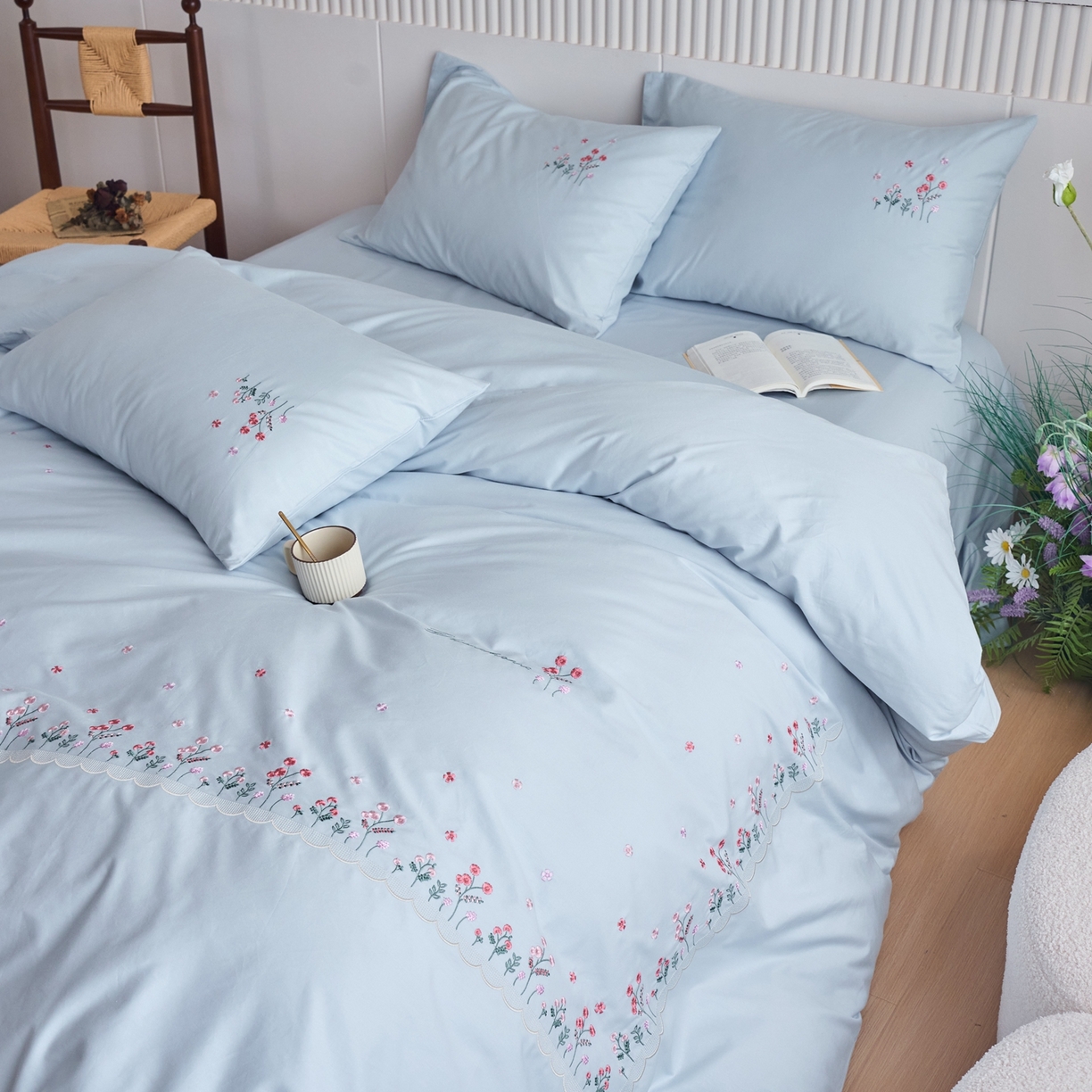 91家纺网 家纺一手货源 找家纺 悦然毛巾被 2025新款全棉纯棉斜纹毛巾绣四件套 春色满园蓝色