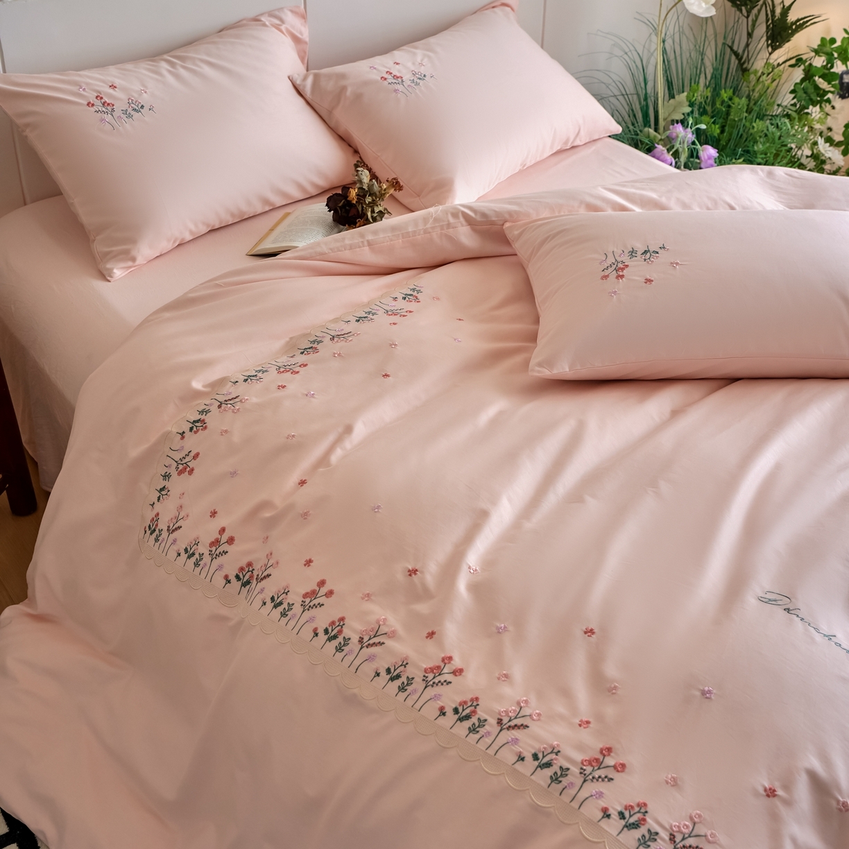 91家纺网 家纺一手货源 找家纺 悦然毛巾被 2025新款全棉纯棉斜纹毛巾绣四件套 春色满园粉色