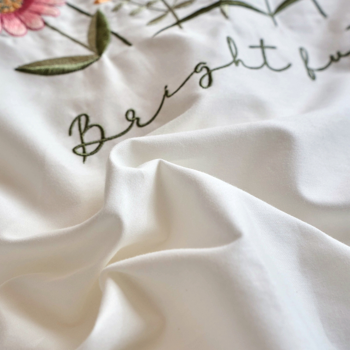 91家纺网 家纺一手货源 找家纺 悦然毛巾被 2025新款全棉纯棉斜纹毛巾绣四件套 花语情怀白+紫