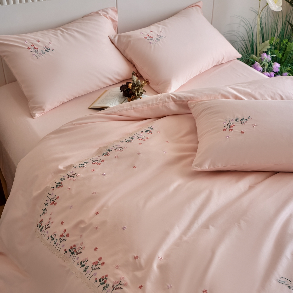 91家纺网 家纺一手货源 找家纺 悦然毛巾被 2025新款全棉纯棉斜纹毛巾绣四件套 春色满园粉色