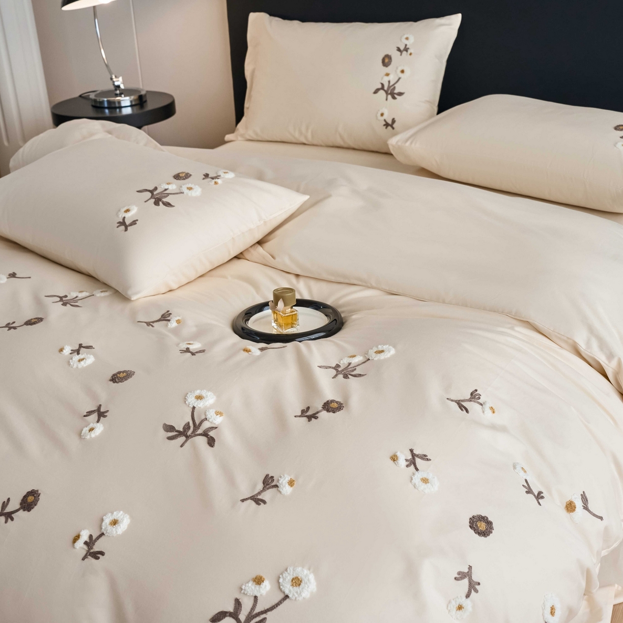 91家纺网 家纺一手货源 找家纺 悦然毛巾被 2025新款全棉纯棉斜纹毛巾绣四件套 花样年华奶白