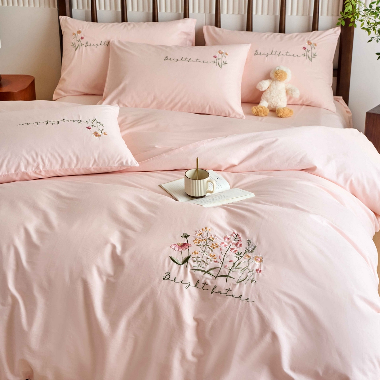 91家纺网 家纺一手货源 找家纺 悦然毛巾被 2025新款全棉纯棉斜纹毛巾绣四件套 花语情怀粉