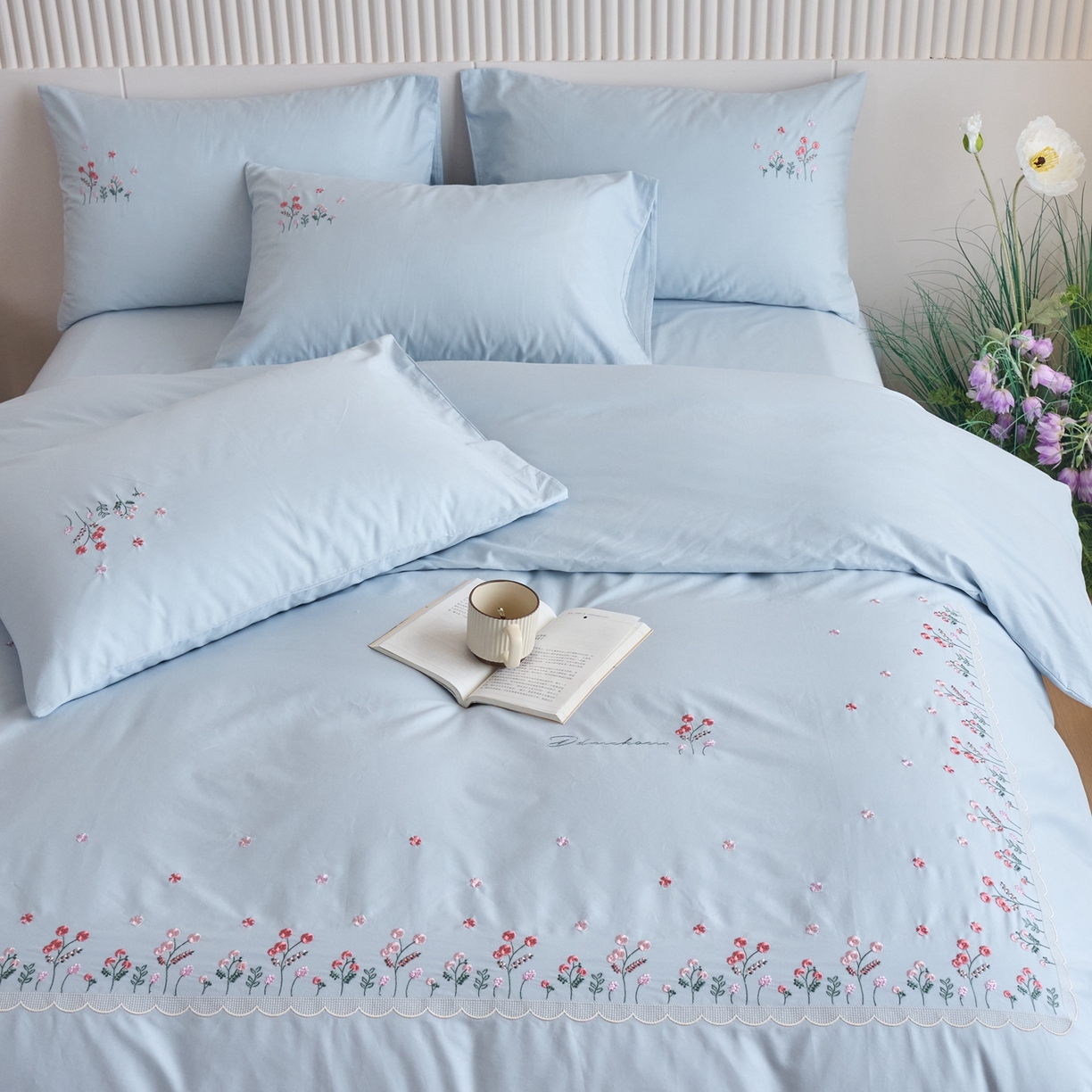 91家纺网 家纺一手货源 找家纺 悦然毛巾被 2025新款全棉纯棉斜纹毛巾绣四件套 春色满园蓝色